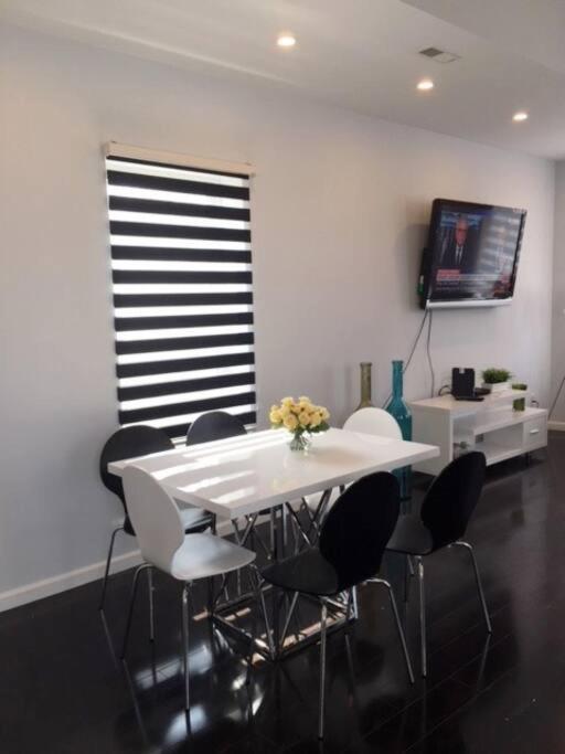 Luxury Three Story Apartment In Short North コロンバス エクステリア 写真