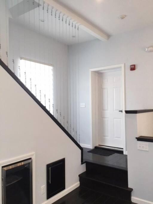Luxury Three Story Apartment In Short North コロンバス エクステリア 写真